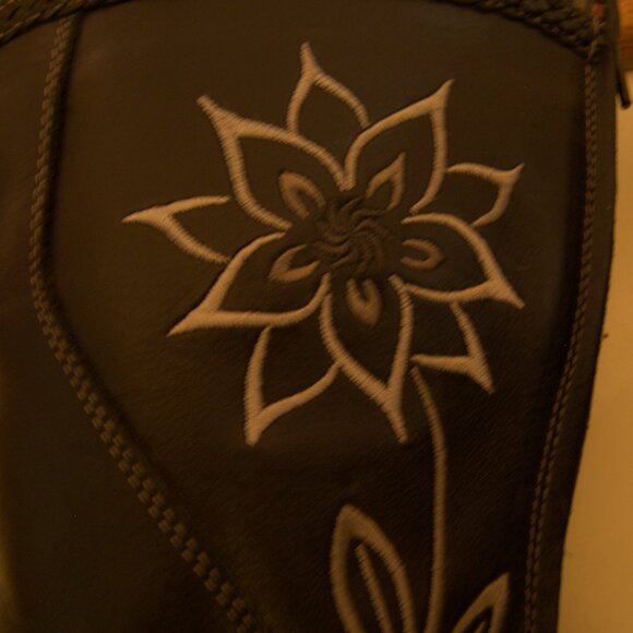 Durango Boots w/ embroidered flower, sz 10M - Picture 11 of 16